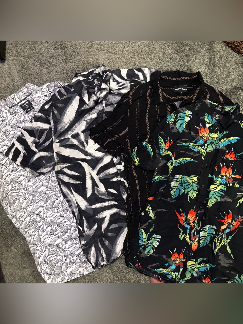 Men’s Button Front Collared Printed Shirts Size XL 4 Piece Bundle